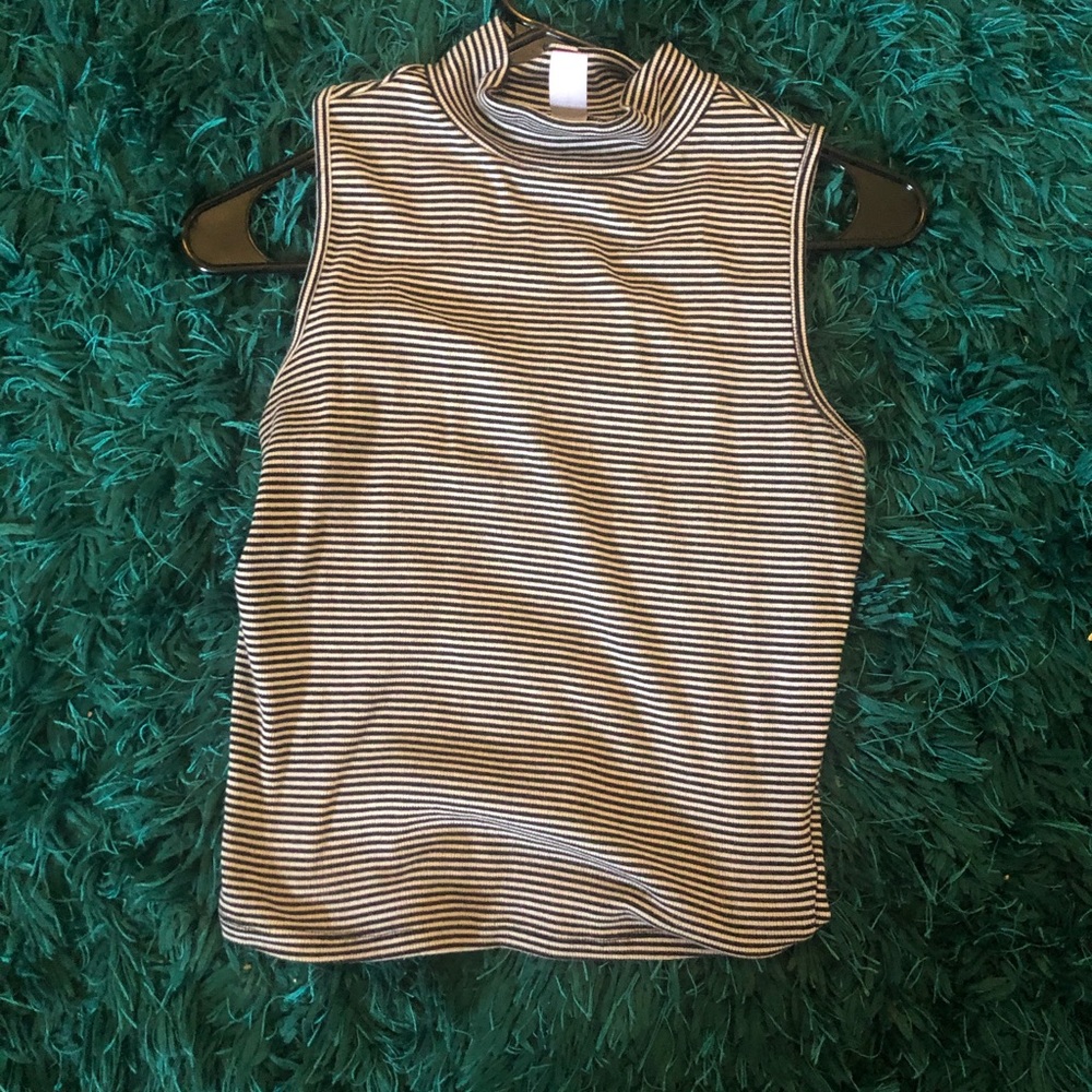 Cropped shirt
